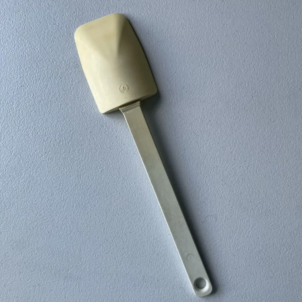 Pampered Chef Vintage Spatula Baking Scraper Utensil White 12.5